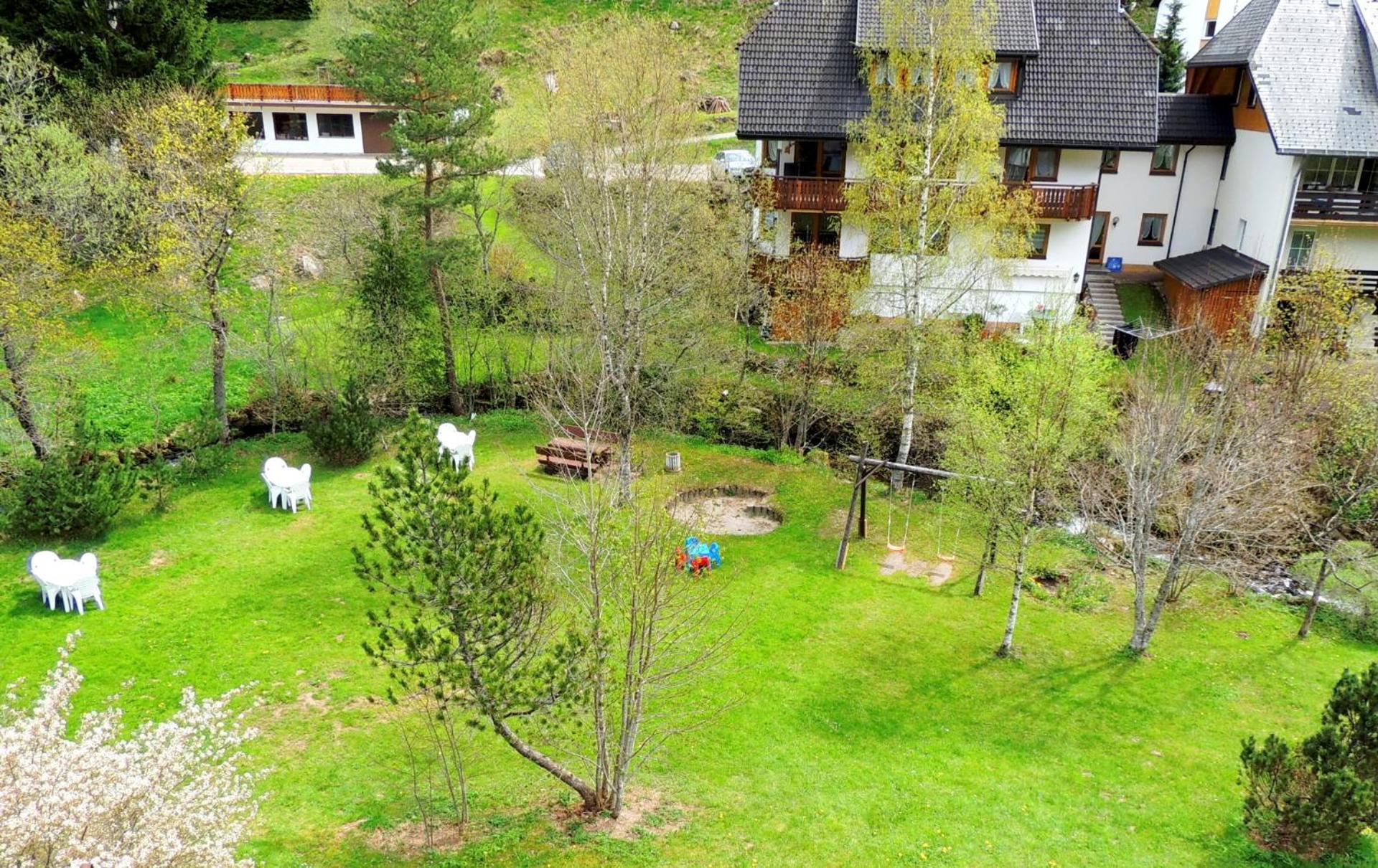 Naturidyll Am Fluss - Ferienhaus Albmatte - Grosser Garten Zum Grillen Und Entspannen-Direkt Neben Dem Radon Revitalbad Mit Sauna Und Thermalbecken Санкт-Блазін Екстер'єр фото